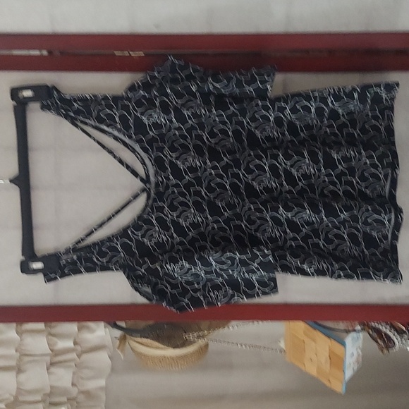 GUESS Black n White Floral design Cold Shoulder Front strappy bikercore Top XS - Picture 2 of 9